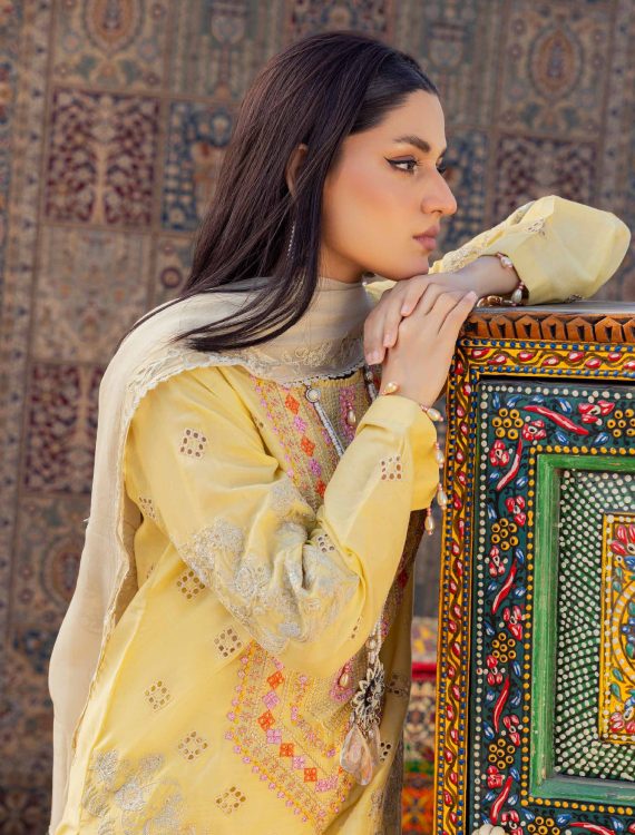 Adan's Traditional Attire Ready To Wear Lawn 2025 - Image 5